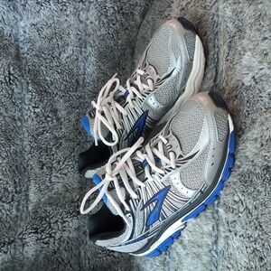 Brooks Men's Silver and Blue Running Sneakers